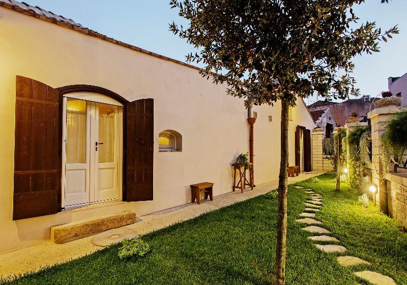 Bed and Breakfast Borgo San Gaetano Бернальда Экстерьер фото